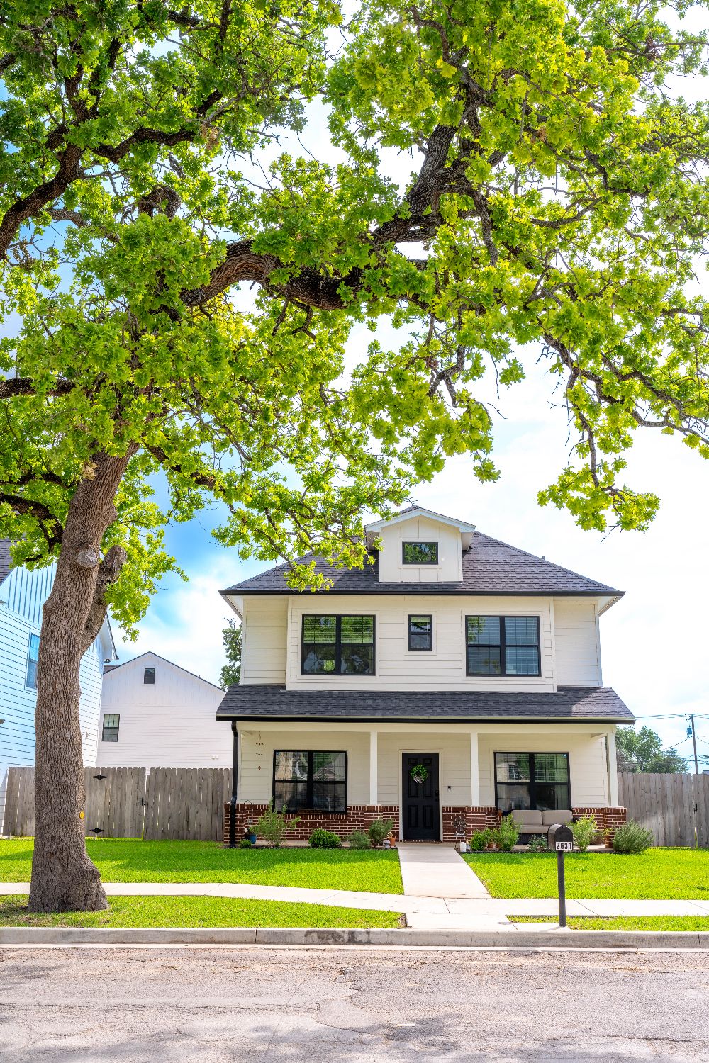 Spacious laundry room student housing